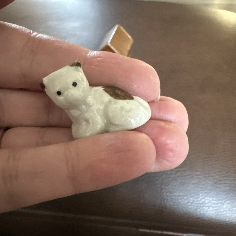 Vintage 1950s Porcelain Small Dog House Figurine 1 3/4" Tall w tiny Cat Japan - Picture 5 of 6